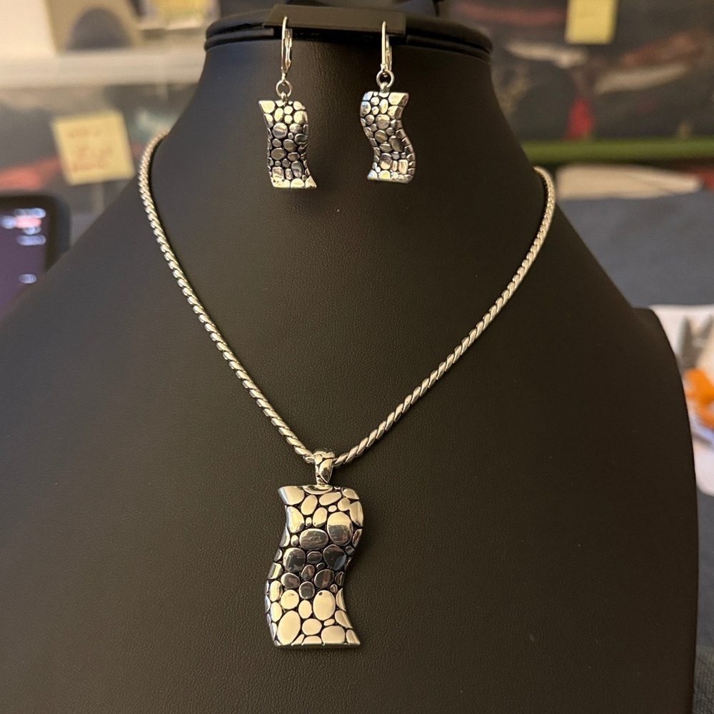 Necklace & Earring Set in Silver Tone/Black with Pebble Finish.